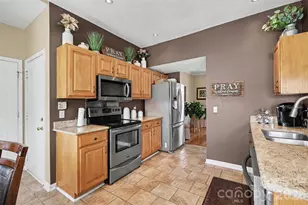 1826 Conifer Cir, Charlotte, NC 28213 - Photo 3