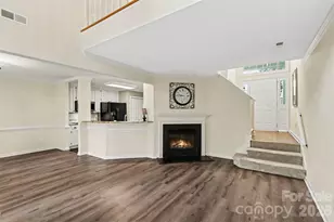 8618 Fox Chase Ln, Charlotte, NC 28269 - Photo 5