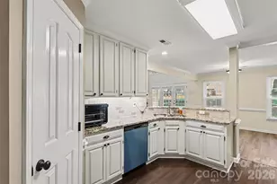 8618 Fox Chase Ln, Charlotte, NC 28269 - Photo 9
