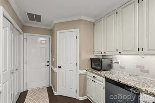 8618 Fox Chase Ln, Charlotte, NC 28269 - Photo 11