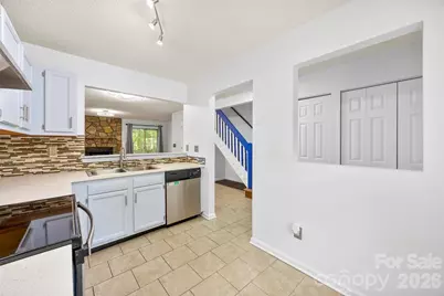 6404 Windsor Gate Lane, Charlotte, NC 28215 - Photo 5