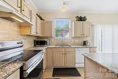 8818 Norway Court, Charlotte, NC 28269 - Photo 9