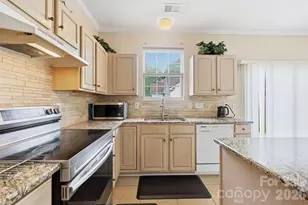 8818 Norway Ct, Charlotte, NC 28269 - Photo 9