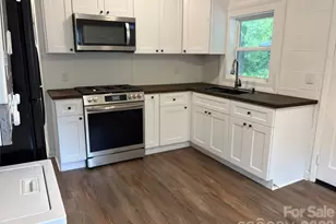 1107 S Meeting St, Statesville, NC 28677 - Photo 3