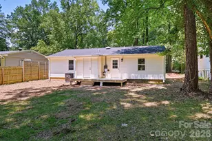 1936 Lakedell Dr, Charlotte, NC 28215 - Photo 15