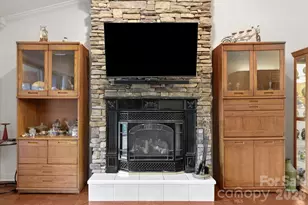 81 Chestnut Ln, Hendersonville, NC 28792 - Photo 5