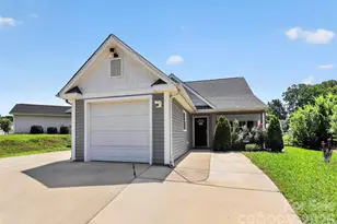 6033 Mary Blair Ln, Charlotte, NC 28214 - Photo 3
