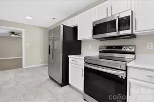 6033 Mary Blair Ln, Charlotte, NC 28214 - Photo 17