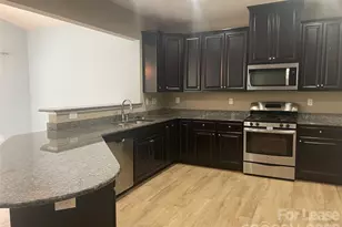 5712 Selkirkshire Rd, Charlotte, NC 28278 - Photo 9