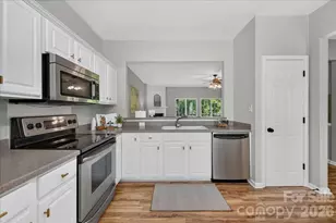 3054 Castleberry Ct, Charlotte, NC 28209 - Photo 13