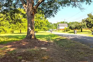 9207 Elgin Dr, Charlotte, NC 28214 - Photo 13