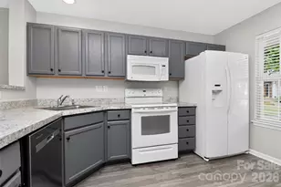 10866 Holly Ridge Blvd, Charlotte, NC 28216 - Photo 9