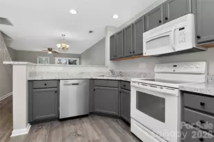 10866 Holly Ridge Blvd, Charlotte, NC 28216 - Photo 11