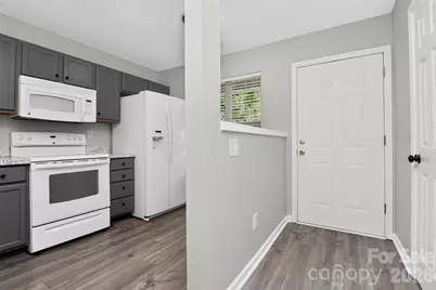 10866 Holly Ridge Boulevard, Charlotte, NC 28216 - Photo 7