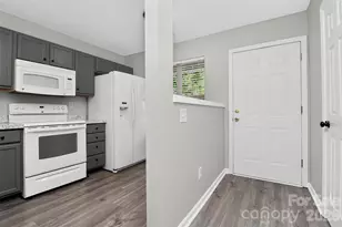10866 Holly Ridge Blvd, Charlotte, NC 28216 - Photo 7
