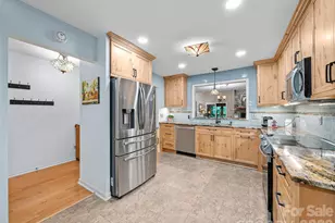 303 White Oak Dr, Hendersonville, NC 28791 - Photo 9