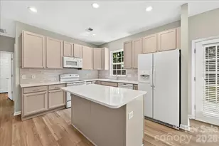 9236 Duckhorn Dr, Charlotte, NC 28277 - Photo 5
