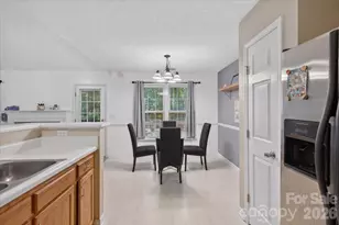 9207 Amy Dr, Charlotte, NC 28213 - Photo 11