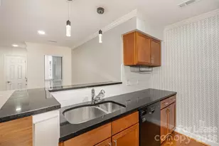 2516 Cranbrook Ln, Charlotte, NC 28207 - Photo 9