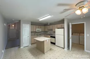 1100 Franklin Thomas Pl, Charlotte, NC 28214 - Photo 3