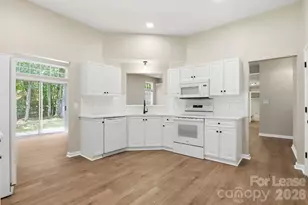 13114 Woodland Farm Dr, Charlotte, NC 28215 - Photo 3