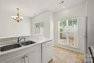 6414 Mallard View Ln, Charlotte, NC 28269 - Photo 11