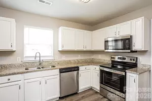 1418 Peach Park Ln, Charlotte, NC 28216 - Photo 3