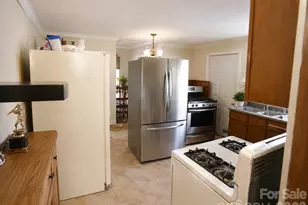 312 S Miller Ave, Statesville, NC 28677 - Photo 7