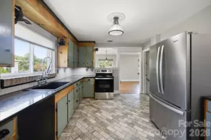 3800 Arvin Dr, Charlotte, NC 28269 - Photo 11