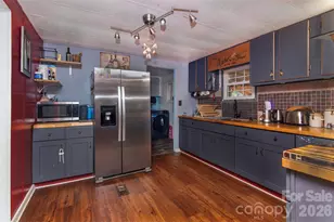 5727 Thompson Rd, Charlotte, NC 28216 - Photo 9