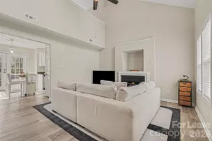 5504 Waverly Lynn Ln, Charlotte, NC 28269 - Photo 7