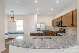7019 Thornrose Dr, Charlotte, NC 28210 - Photo 3