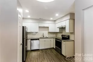 2201 Mary Ann Dr, Charlotte, NC 28214 - Photo 3
