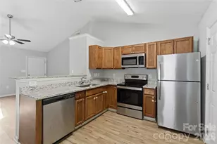 6421 Elgywood Ln, Charlotte, NC 28213 - Photo 5