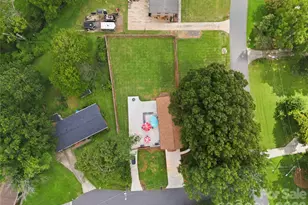 1301 Manchester Ln, Charlotte, NC 28227 - Photo 3