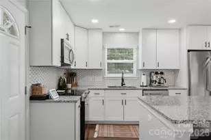 1301 Manchester Ln, Charlotte, NC 28227 - Photo 9