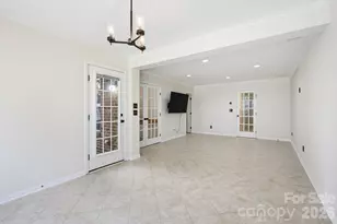 225 Lincoln St, Charlotte, NC 28203 - Photo 9