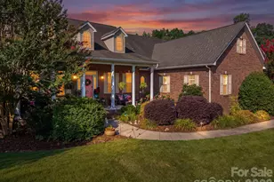 961 Colleton Meadow Dr, Clover, SC 29710 - Photo 3