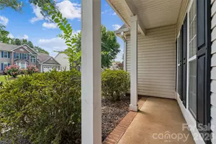10906 Chamberlain Hall Ct, Charlotte, NC 28277 - Photo 3
