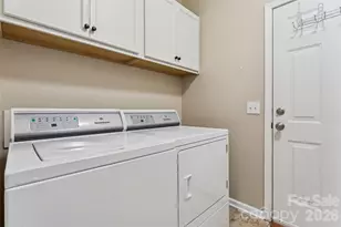 10906 Chamberlain Hall Ct, Charlotte, NC 28277 - Photo 33