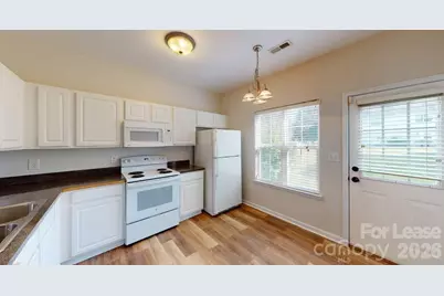 5545 Seths Drive, Charlotte, NC 28269 - Photo 5