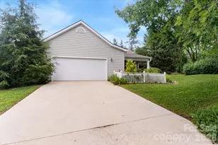 36 Sheffield Pl, Brevard, NC 28712 - Photo 5