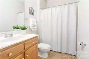 6015 Graburn's Ford Dr, Charlotte, NC 28269 - Photo 15