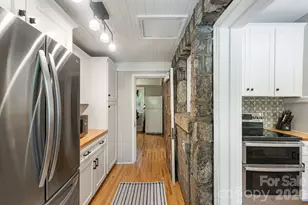 25 B Saint Dunstans Circle, Asheville, NC 28803 - Photo 13