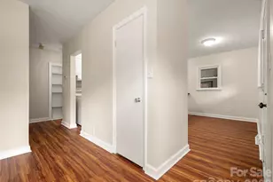 917 W Blue Ridge Rd, East Flat Rock, NC 28726 - Photo 7