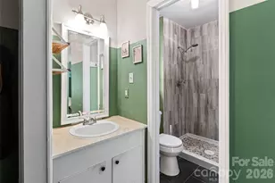 6100 Honeysuckle Ln, Charlotte, NC 28212 - Photo 23