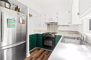 6100 Honeysuckle Ln, Charlotte, NC 28212 - Photo 13