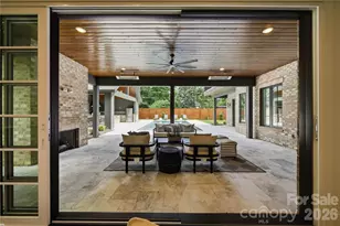 154 N Canterbury Rd, Charlotte, NC 28211 - Photo 9