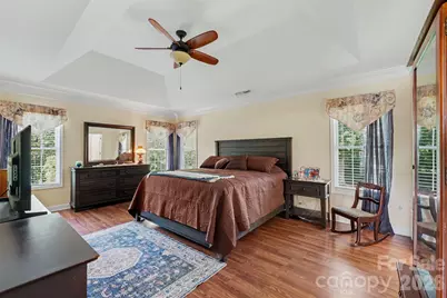 4858 Elmhurst Drive NE, Hickory, NC 28601 - Photo 11