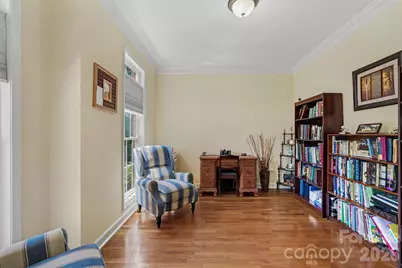 4858 Elmhurst Drive NE, Hickory, NC 28601 - Photo 9